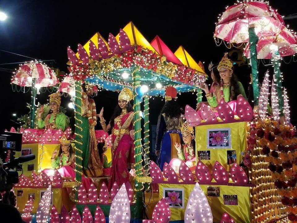Floats & Attractions